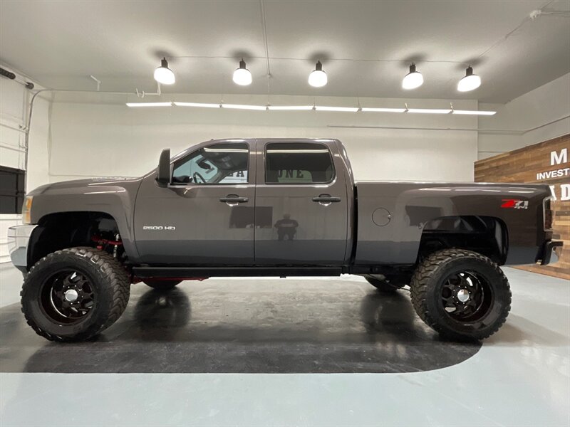 2011 Chevrolet Silverado 2500 LT Crew Cab 4X4 / 6.6L DIESEL DURAMAX / LIFTED  / 37inc MUD TIRES - Photo 3 - Gladstone, OR 97027