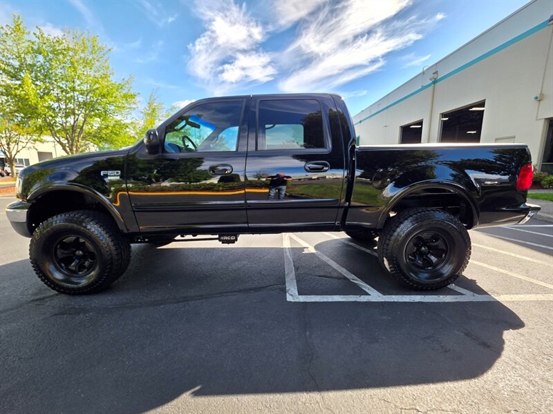 2001 Ford F-150 SUPER CREW 4X4 V8 / LARIAT / LEATHER / *RCD* LIFT / 4-DOOR / 6-PASSENGER SEATING / FRESH TRADE-IN - Photo 3 - Portland, OR 97217