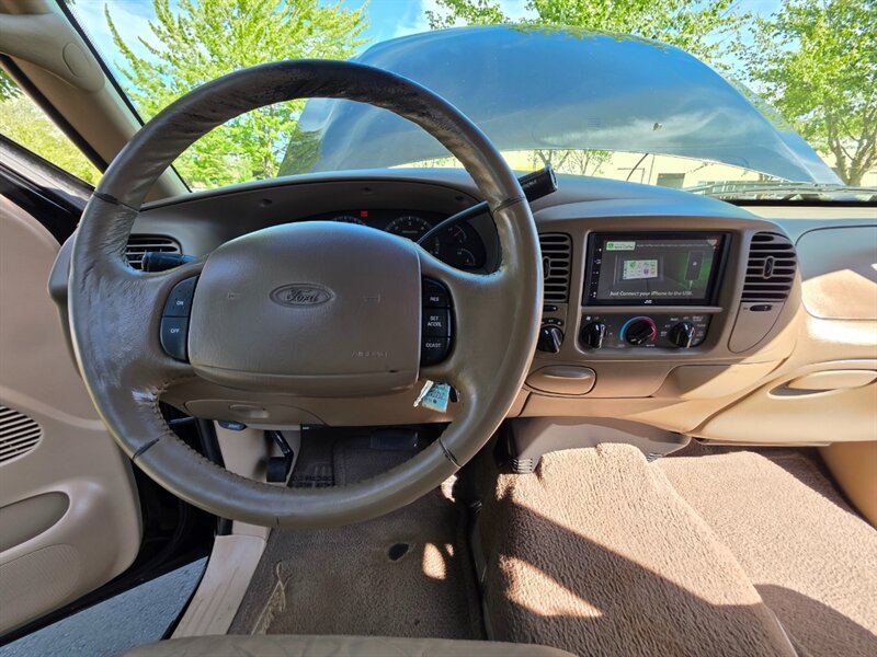 2001 Ford F-150 SUPER CREW 4X4 V8 / LARIAT / LEATHER / *RCD* LIFT / 4-DOOR / 6-PASSENGER SEATING / FRESH TRADE-IN - Photo 41 - Portland, OR 97217