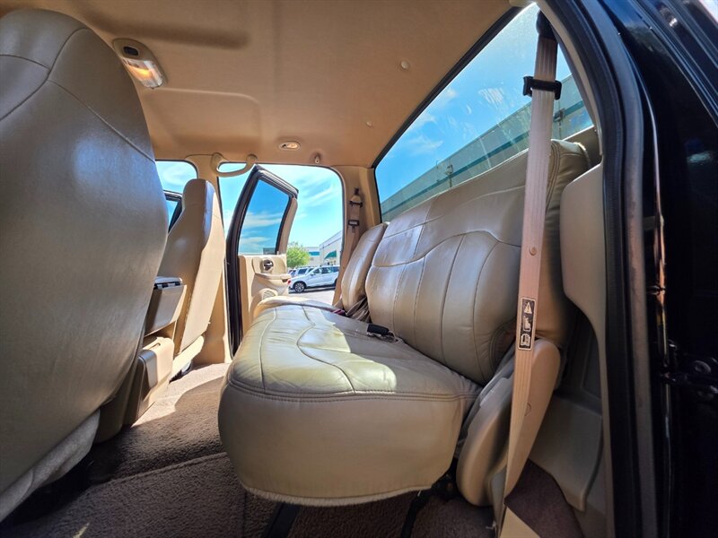 2001 Ford F-150 SUPER CREW 4X4 V8 / LARIAT / LEATHER / *RCD* LIFT / 4-DOOR / 6-PASSENGER SEATING / FRESH TRADE-IN - Photo 15 - Portland, OR 97217