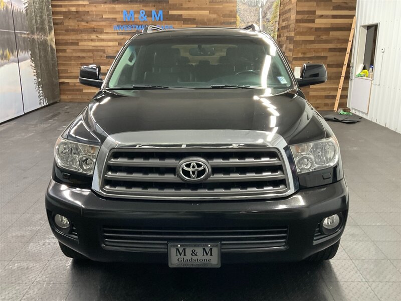 2013 Toyota Sequoia SR5 Premium Sport Utility 4X4 / Leather / Camera  American Racing Wheels / Sunroof / 3RD ROW SEAT / SHARP & CLEAN !! - Photo 5 - Gladstone, OR 97027