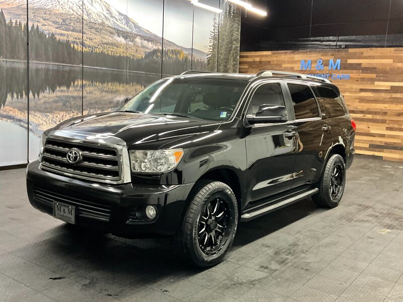 2013 Toyota Sequoia SR5 Premium Sport Utility 4X4 / Leather / Camera  American Racing Wheels / Sunroof / 3RD ROW SEAT / SHARP & CLEAN !! - Photo 1 - Gladstone, OR 97027