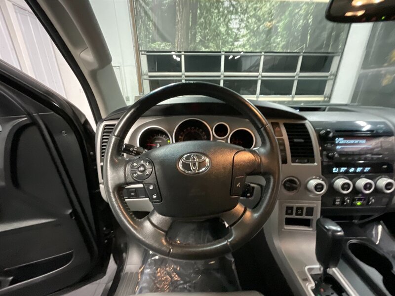 2013 Toyota Sequoia SR5 Premium Sport Utility 4X4 / Leather / Camera  American Racing Wheels / Sunroof / 3RD ROW SEAT / SHARP & CLEAN !! - Photo 29 - Gladstone, OR 97027