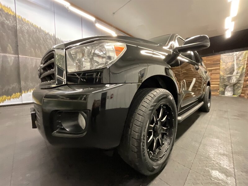 2013 Toyota Sequoia SR5 Premium Sport Utility 4X4 / Leather / Camera  American Racing Wheels / Sunroof / 3RD ROW SEAT / SHARP & CLEAN !! - Photo 9 - Gladstone, OR 97027