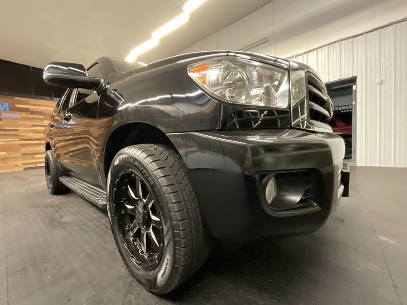 2013 Toyota Sequoia SR5 Premium Sport Utility 4X4 / Leather / Camera  American Racing Wheels / Sunroof / 3RD ROW SEAT / SHARP & CLEAN !! - Photo 10 - Gladstone, OR 97027