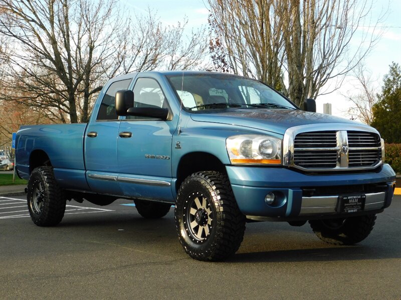 2006 Dodge Ram 2500 Laramie 4X4 / 6-SPEED / 5.9L CUMMINS DIESEL /CLEAN