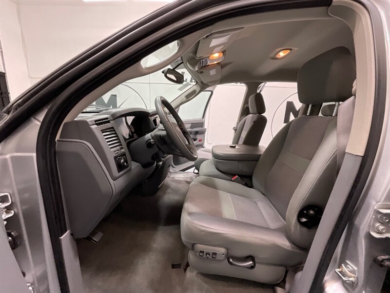 2009 Dodge Ram 2500 SLT BIG HORN 4X4 / 6.7L CUMMINS DIESEL /NEW TIRES / SHORT BED / ZERO RUST / NEVERHAD A GOOSE NECK OR A FIFTH WHEEL INSTALLED - Photo 12 - Gladstone, OR 97027