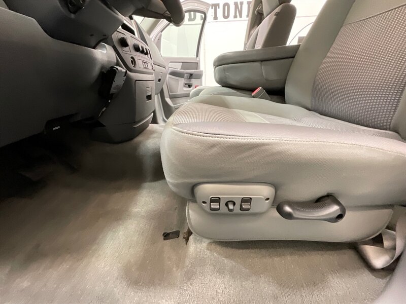 2009 Dodge Ram 2500 SLT BIG HORN 4X4 / 6.7L CUMMINS DIESEL /NEW TIRES / SHORT BED / ZERO RUST / NEVERHAD A GOOSE NECK OR A FIFTH WHEEL INSTALLED - Photo 36 - Gladstone, OR 97027