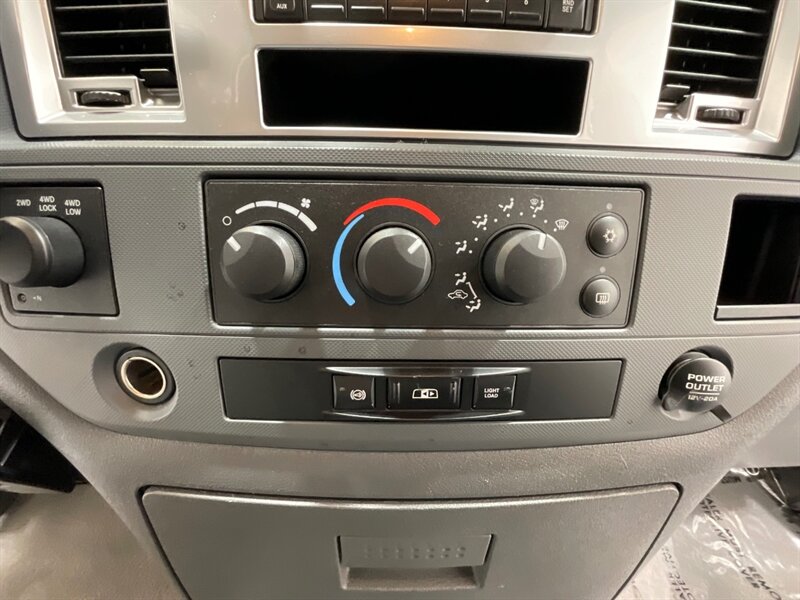 2009 Dodge Ram 2500 SLT BIG HORN 4X4 / 6.7L CUMMINS DIESEL /NEW TIRES / SHORT BED / ZERO RUST / NEVERHAD A GOOSE NECK OR A FIFTH WHEEL INSTALLED - Photo 18 - Gladstone, OR 97027