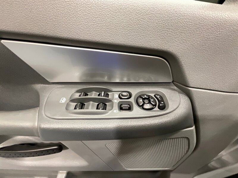 2009 Dodge Ram 2500 SLT BIG HORN 4X4 / 6.7L CUMMINS DIESEL /NEW TIRES / SHORT BED / ZERO RUST / NEVERHAD A GOOSE NECK OR A FIFTH WHEEL INSTALLED - Photo 35 - Gladstone, OR 97027