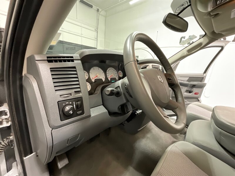 2009 Dodge Ram 2500 SLT BIG HORN 4X4 / 6.7L CUMMINS DIESEL /NEW TIRES / SHORT BED / ZERO RUST / NEVERHAD A GOOSE NECK OR A FIFTH WHEEL INSTALLED - Photo 40 - Gladstone, OR 97027