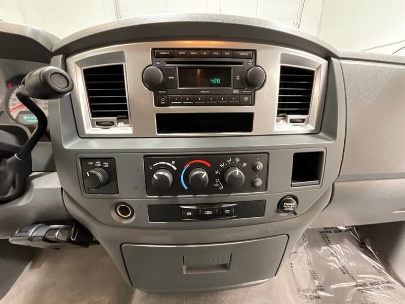 2009 Dodge Ram 2500 SLT BIG HORN 4X4 / 6.7L CUMMINS DIESEL /NEW TIRES / SHORT BED / ZERO RUST / NEVERHAD A GOOSE NECK OR A FIFTH WHEEL INSTALLED - Photo 17 - Gladstone, OR 97027