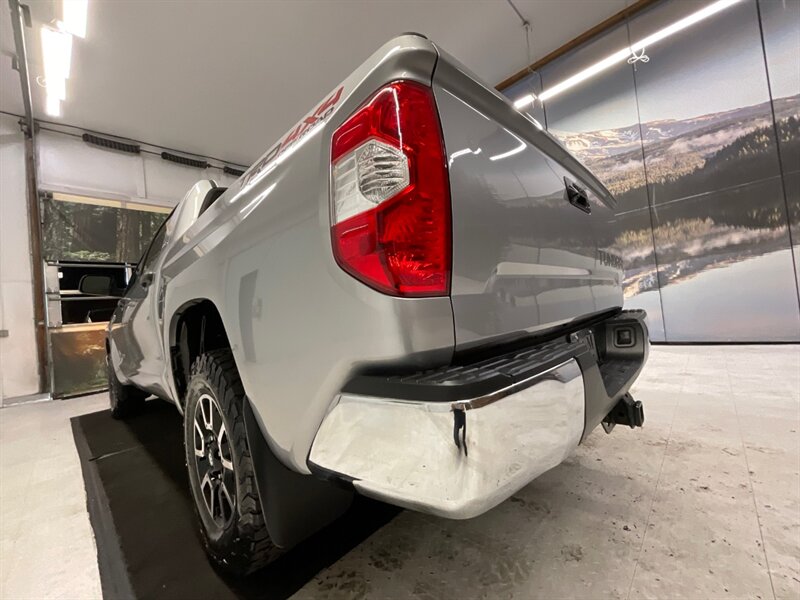 2017 Toyota Tundra SR5 TRD OFF ROAD Crew Max 4X4 / 5.7L V8 / 1-OWNER  / LOCAL OREGON TRUCK / RUST FREE / Backup Camera / 78,000 MILES - Photo 27 - Gladstone, OR 97027