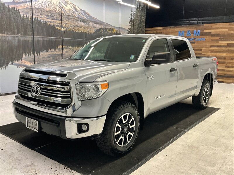 2017 Toyota Tundra SR5 TRD OFF ROAD Crew Max 4X4 / 5.7L V8 / 1-OWNER ...