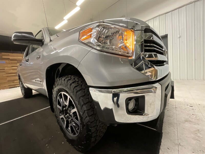 2017 Toyota Tundra SR5 TRD OFF ROAD Crew Max 4X4 / 5.7L V8 / 1-OWNER  / LOCAL OREGON TRUCK / RUST FREE / Backup Camera / 78,000 MILES - Photo 28 - Gladstone, OR 97027