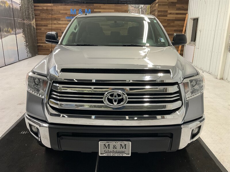 2017 Toyota Tundra SR5 TRD OFF ROAD Crew Max 4X4 / 5.7L V8 / 1-OWNER  / LOCAL OREGON TRUCK / RUST FREE / Backup Camera / 78,000 MILES - Photo 5 - Gladstone, OR 97027