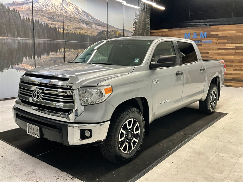 2017 Toyota Tundra SR5 TRD OFF ROAD Crew Max 4X4 / 5.7L V8 / 1-OWNER  / LOCAL OREGON TRUCK / RUST FREE / Backup Camera / 78,000 MILES - Photo 25 - Gladstone, OR 97027