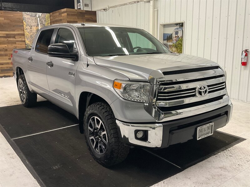 2017 Toyota Tundra SR5 TRD OFF ROAD Crew Max 4X4 / 5.7L V8 / 1-OWNER  / LOCAL OREGON TRUCK / RUST FREE / Backup Camera / 78,000 MILES - Photo 2 - Gladstone, OR 97027