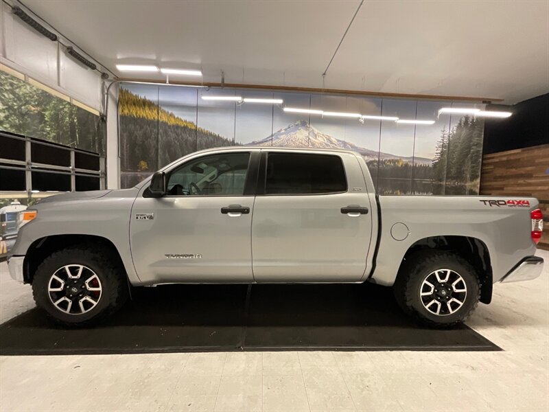 2017 Toyota Tundra SR5 TRD OFF ROAD Crew Max 4X4 / 5.7L V8 / 1-OWNER  / LOCAL OREGON TRUCK / RUST FREE / Backup Camera / 78,000 MILES - Photo 3 - Gladstone, OR 97027