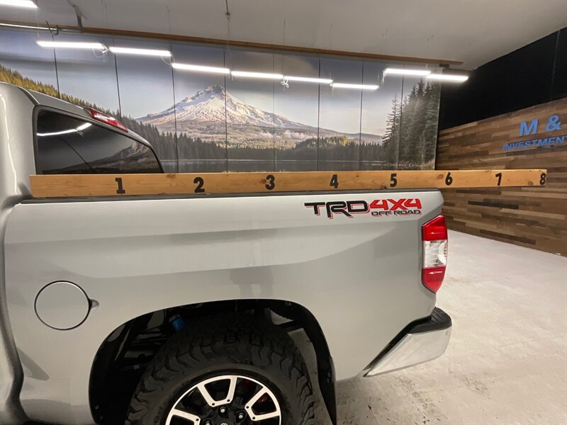 2017 Toyota Tundra SR5 TRD OFF ROAD Crew Max 4X4 / 5.7L V8 / 1-OWNER  / LOCAL OREGON TRUCK / RUST FREE / Backup Camera / 78,000 MILES - Photo 9 - Gladstone, OR 97027