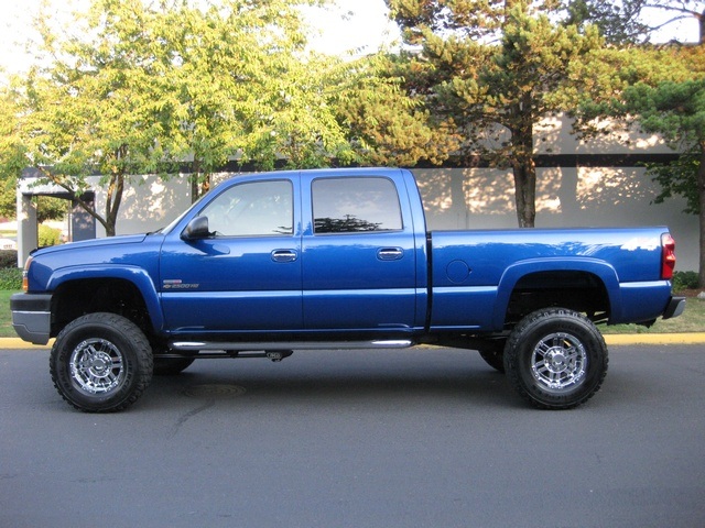 2004 Chevrolet Silverado 2500 LT/ 4WD/ Duramax Turbo Diesel / LIFTED   - Photo 2 - Portland, OR 97217