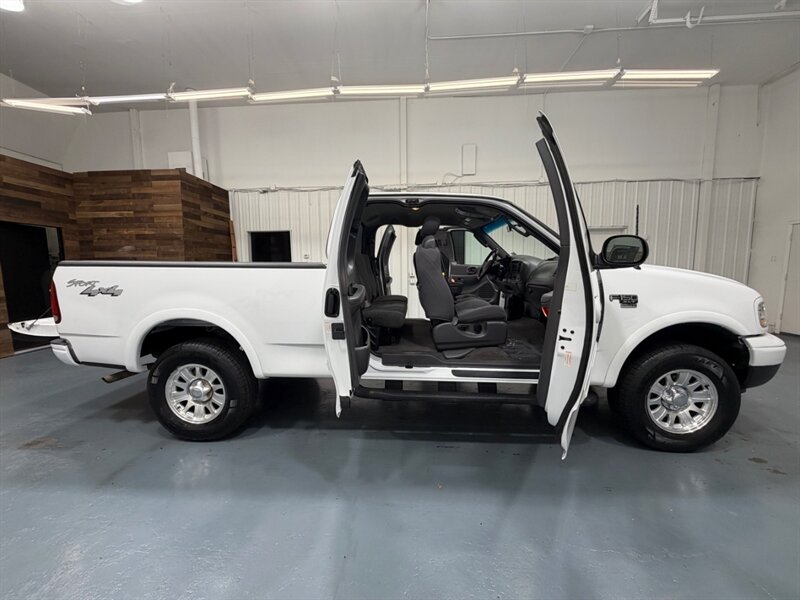 2002 Ford F-150 XLT 4X4 5.4L V8 / 4Dr Extended Cab / LOW MILES /SHORT BED / LOCAL OREGON TRUCK - Photo 13 - Gladstone, OR 97027
