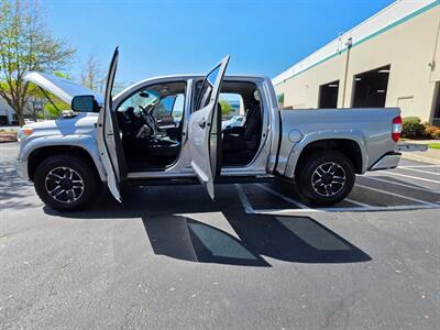 2015 Toyota Tundra CREW MAX 4X4 / V8 / XD WHEELS / NO RUST / 1-OWNER  LOCAL TRUCK / ALWAYS SERVICED @ TOYOTA RECORDS - Photo 23 - Portland, OR 97217