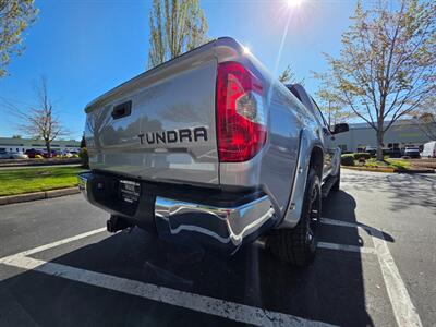 2015 Toyota Tundra CREW MAX 4X4 / V8 / XD WHEELS / NO RUST / 1-OWNER  LOCAL TRUCK / ALWAYS SERVICED @ TOYOTA RECORDS - Photo 11 - Portland, OR 97217