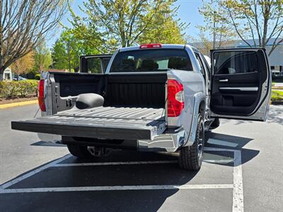 2015 Toyota Tundra CREW MAX 4X4 / V8 / XD WHEELS / NO RUST / 1-OWNER  LOCAL TRUCK / ALWAYS SERVICED @ TOYOTA RECORDS - Photo 27 - Portland, OR 97217