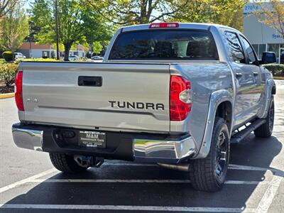 2015 Toyota Tundra CREW MAX 4X4 / V8 / XD WHEELS / NO RUST / 1-OWNER  LOCAL TRUCK / ALWAYS SERVICED @ TOYOTA RECORDS - Photo 8 - Portland, OR 97217