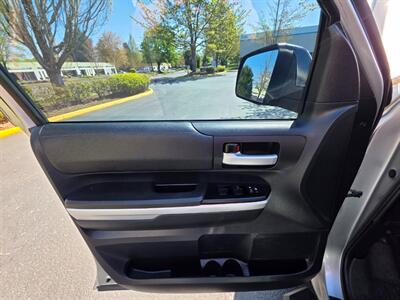 2015 Toyota Tundra CREW MAX 4X4 / V8 / XD WHEELS / NO RUST / 1-OWNER  LOCAL TRUCK / ALWAYS SERVICED @ TOYOTA RECORDS - Photo 35 - Portland, OR 97217