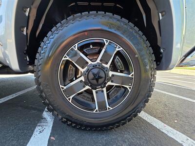 2015 Toyota Tundra CREW MAX 4X4 / V8 / XD WHEELS / NO RUST / 1-OWNER  LOCAL TRUCK / ALWAYS SERVICED @ TOYOTA RECORDS - Photo 30 - Portland, OR 97217