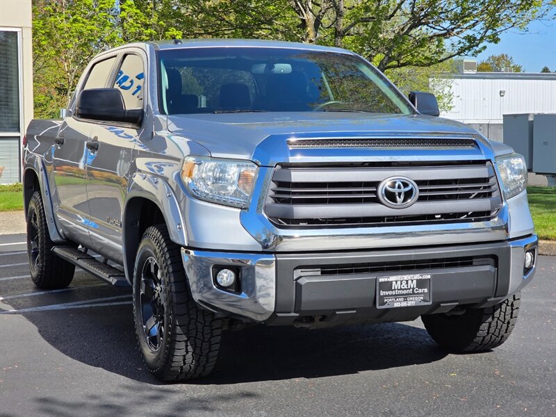 2015 Toyota Tundra CREW MAX 4X4 / V8 / XD WHEELS / NO RUST / 1-OWNER  LOCAL TRUCK / ALWAYS SERVICED @ TOYOTA RECORDS - Photo 2 - Portland, OR 97217