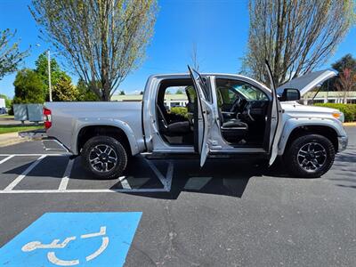 2015 Toyota Tundra CREW MAX 4X4 / V8 / XD WHEELS / NO RUST / 1-OWNER  LOCAL TRUCK / ALWAYS SERVICED @ TOYOTA RECORDS - Photo 24 - Portland, OR 97217