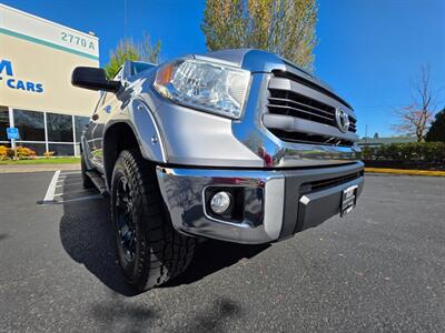 2015 Toyota Tundra CREW MAX 4X4 / V8 / XD WHEELS / NO RUST / 1-OWNER  LOCAL TRUCK / ALWAYS SERVICED @ TOYOTA RECORDS - Photo 10 - Portland, OR 97217