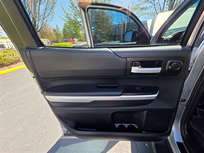 2015 Toyota Tundra CREW MAX 4X4 / V8 / XD WHEELS / NO RUST / 1-OWNER  LOCAL TRUCK / ALWAYS SERVICED @ TOYOTA RECORDS - Photo 37 - Portland, OR 97217