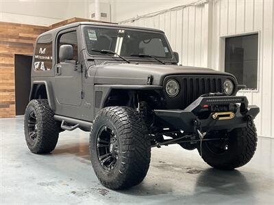 2004 Jeep Wrangler Sahara 2dr 4X4 / 4.0L V6 / 5-SPEED / CUSTOM LIFTED  / WINCH / CUSTOM BUMPER /  NEW CLUTCH / ZERO RUST