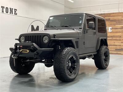 2004 Jeep Wrangler Sahara 2dr 4X4 / 4.0L V6 / 5-SPEED / CUSTOM LIFTED  / WINCH / CUSTOM BUMPER /  NEW CLUTCH / ZERO RUST