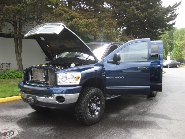 2007 Dodge Ram 1500 SLT Mega Cab / 4WD/ LIFTED MUD TIRES   - Photo 8 - Portland, OR 97217