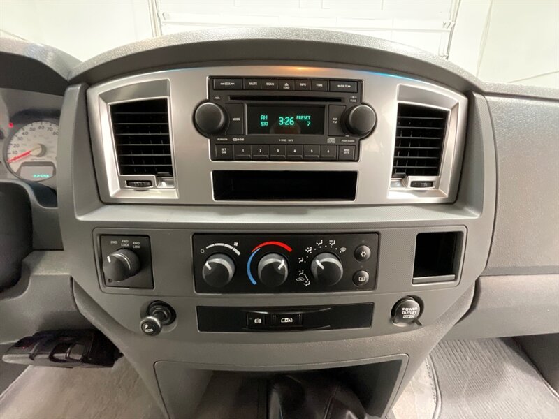 2009 Dodge Ram 3500 SLT BIG HORN 4X4 / 6.7L DIESEL / DUALLY / 6-SPEED  / 1-OWNER LOCAL w. ZERO RUST / BRAND NEW TIRES / ONLY  82,000 MILES - Photo 19 - Gladstone, OR 97027