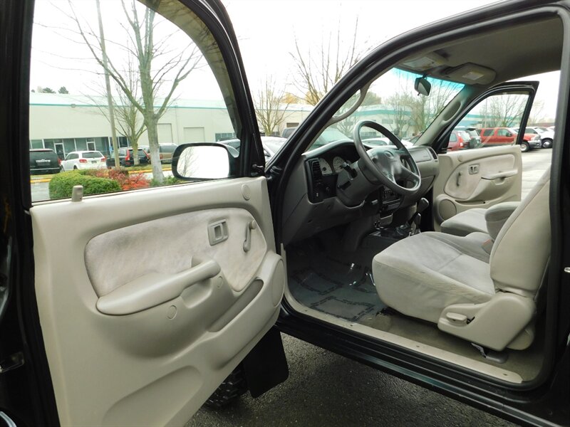 2002 Toyota Tacoma 2dr Xtracab 4X4 / 5-SPEED / LIFTED LIFTED   - Photo 13 - Portland, OR 97217