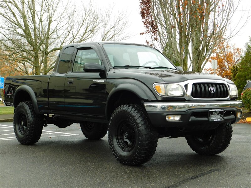 2002 Toyota Tacoma 2dr Xtracab 4X4 / 5-SPEED / LIFTED LIFTED