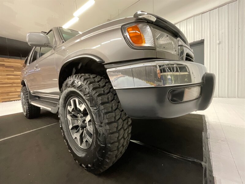 2001 Toyota 4Runner SR5 4X4 / 3.4L V6 / NEW TIRES / NEW TIMING BELT  / Sunroof / RUST FREE - Photo 9 - Gladstone, OR 97027