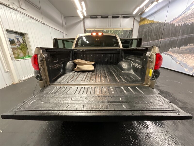 2007 Toyota Tundra Limited CrewMax 4X4 / 5.7L V8 / TRD OFF RD / LOCAL Navigation & Backup Camera / Leather & Heated Seats / Sunroof / RUST FREE - Photo 19 - Gladstone, OR 97027