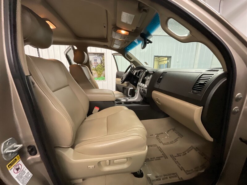 2007 Toyota Tundra Limited CrewMax 4X4 / 5.7L V8 / TRD OFF RD / LOCAL Navigation & Backup Camera / Leather & Heated Seats / Sunroof / RUST FREE - Photo 16 - Gladstone, OR 97027