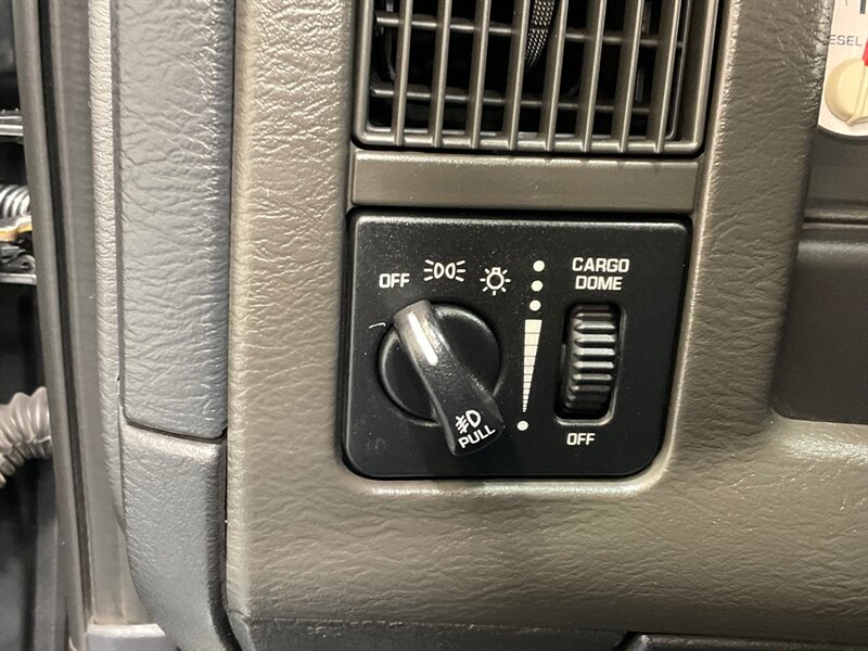 2003 Dodge Ram 2500 SLT Quad Cab 4X4 / 5.9L DIESEL / 6-SPEED MANUAL / SHORT BED / LIFTED w. BRAND NEW 35inc MUD TIRES/ LOCAL OREGON TRUCK w. ZERO RUST - Photo 47 - Gladstone, OR 97027