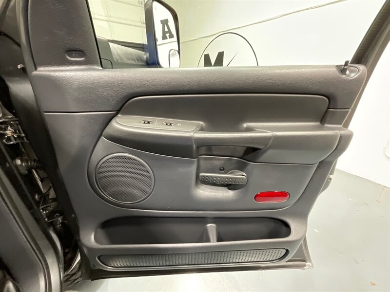 2003 Dodge Ram 2500 SLT Quad Cab 4X4 / 5.9L DIESEL / 6-SPEED MANUAL / SHORT BED / LIFTED w. BRAND NEW 35inc MUD TIRES/ LOCAL OREGON TRUCK w. ZERO RUST - Photo 33 - Gladstone, OR 97027