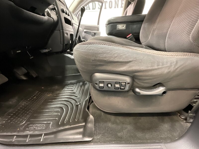 2003 Dodge Ram 2500 SLT Quad Cab 4X4 / 5.9L DIESEL / 6-SPEED MANUAL / SHORT BED / LIFTED w. BRAND NEW 35inc MUD TIRES/ LOCAL OREGON TRUCK w. ZERO RUST - Photo 35 - Gladstone, OR 97027