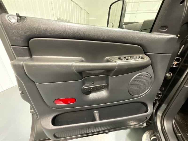 2003 Dodge Ram 2500 SLT Quad Cab 4X4 / 5.9L DIESEL / 6-SPEED MANUAL / SHORT BED / LIFTED w. BRAND NEW 35inc MUD TIRES/ LOCAL OREGON TRUCK w. ZERO RUST - Photo 32 - Gladstone, OR 97027