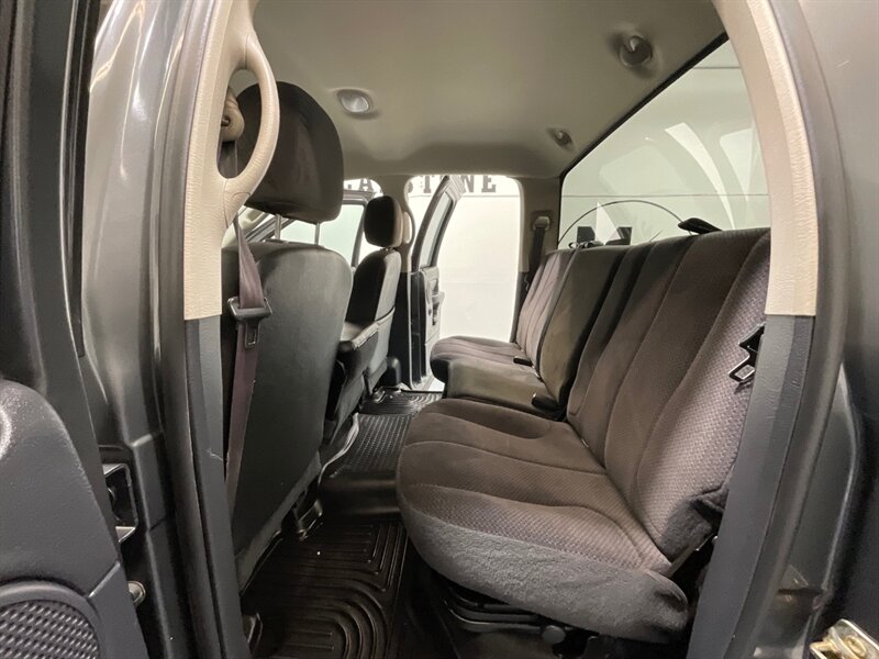 2003 Dodge Ram 2500 SLT Quad Cab 4X4 / 5.9L DIESEL / 6-SPEED MANUAL / SHORT BED / LIFTED w. BRAND NEW 35inc MUD TIRES/ LOCAL OREGON TRUCK w. ZERO RUST - Photo 13 - Gladstone, OR 97027